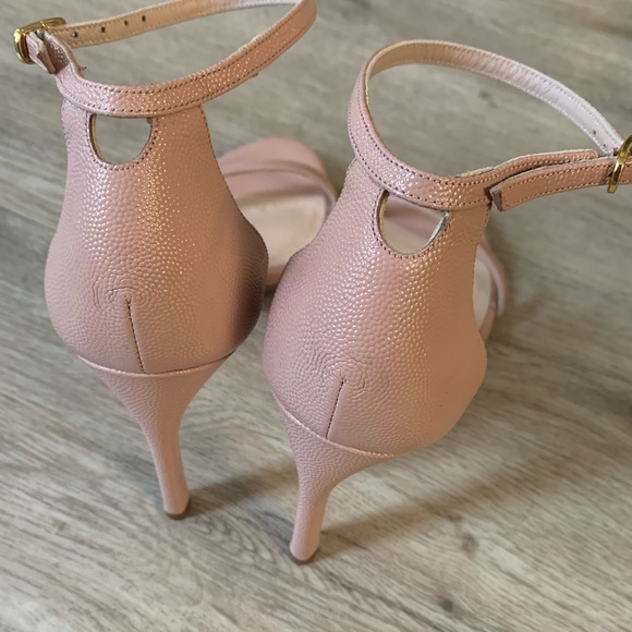 Stuart Weizmann sandal - Picture 2 of 4